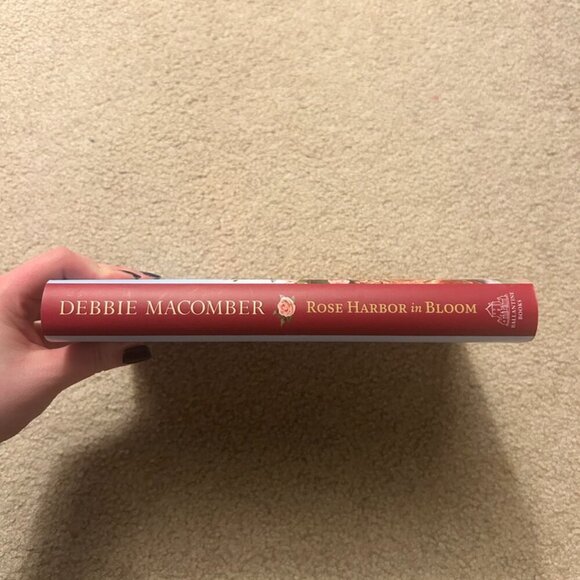 rose harbor in bloom hardback - Picture 2 of 3